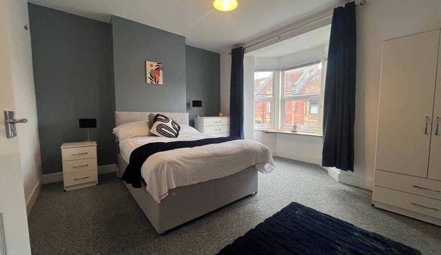 Lena St - 3 Bedroom House - Sleeps 6 - WiFi