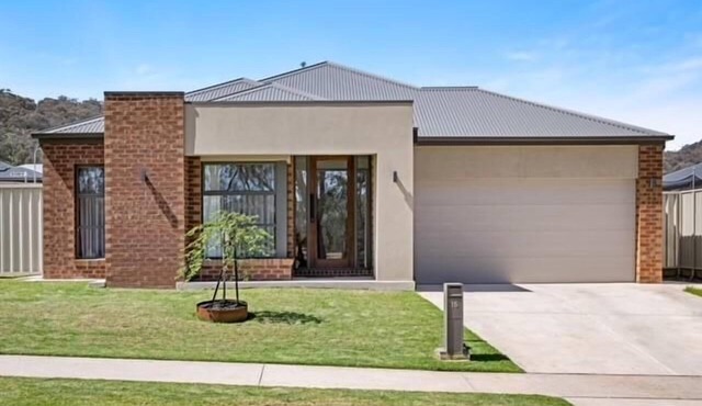 Leneva Stylish & Spacious Stay - Spacious four bedroom, two bathroom property