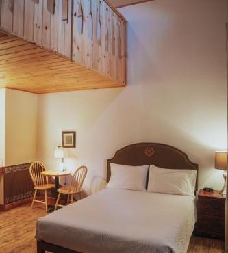 Lenroot Lodge