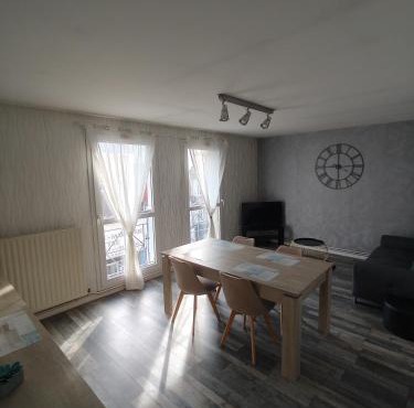 LENS, Bel appartement lumineux spacieux en centre ville 3 chambres