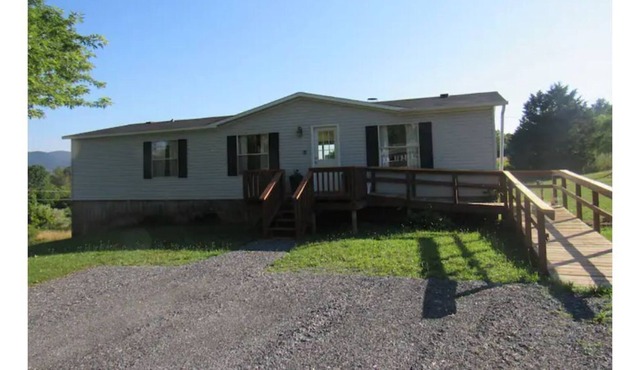 LENTZ LANE LODGE VIEWS, VIEWS, VIEWS AND JUST MINUTES TO SHENANDOAH RIVER