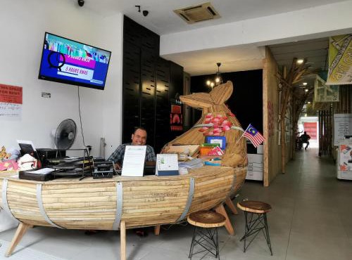 Leo Backpackers @ Central Market