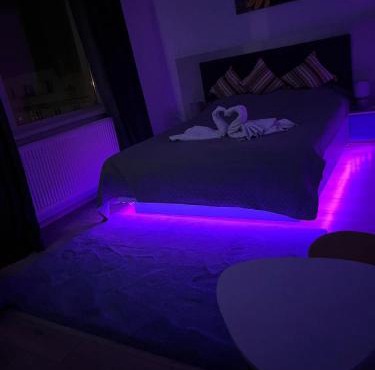 Leo Home