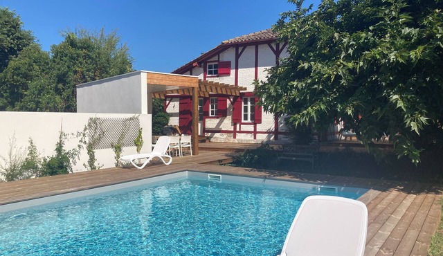 LEON, lake1 km, ocean beach10 minutes, house with swimming pool 10*5, 4 bedrooms 2 shower rooms