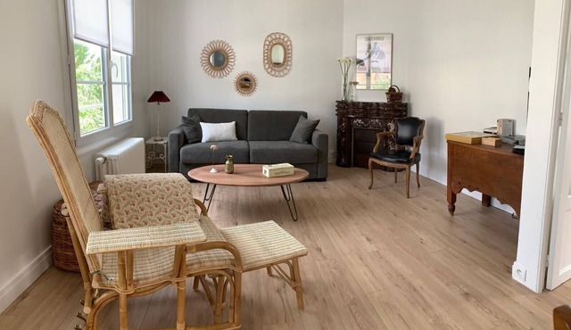 Léonie's house - 2 bedrooms - private courtyard - wifi