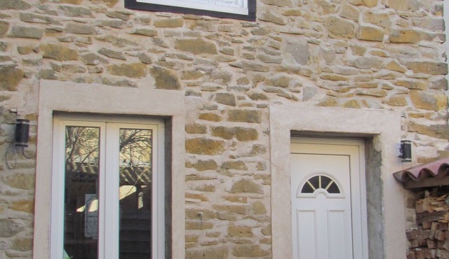 Leran, Cottage in village with Patio, close to Lake Montbel, free WiFi