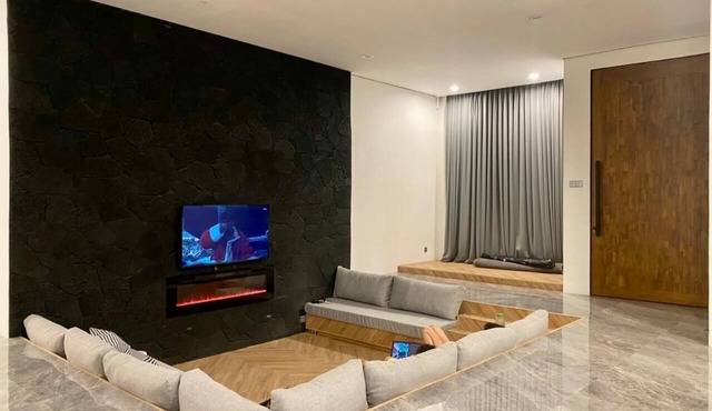 LeRoca, Villa with Pool, 15 min to Paris Van Java mall