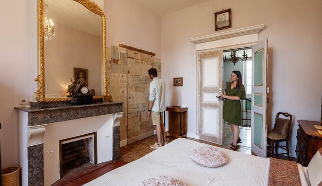 Les écritures" guest room