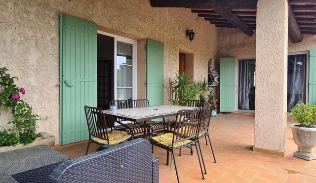 Les 2 Cyprès – House with Pool and Garden in Châteauneuf-du-Pape