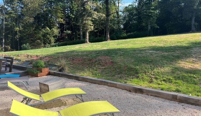 Les Acacias de Ronchamp, gîte for up to 15 people, at the foot of the famous chapel!