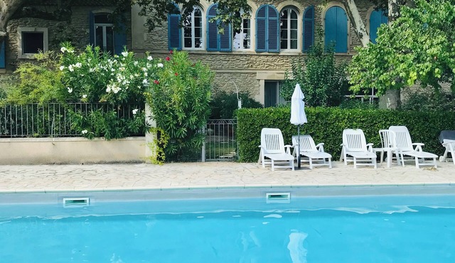 Les Alpilles St Rémy de Provence charming house with garden and pool 0661593020