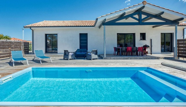 Les Alyzés by Interhome