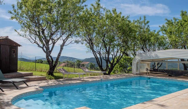 Les Amandiers, vacation home in Provence, sleeps 8, private pool