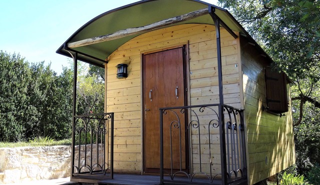 Les Amandiers, contemporary house and trailer in Drôme Provençale