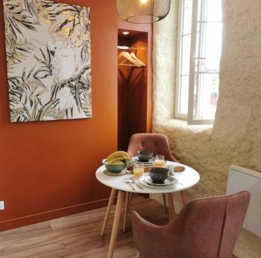 Les appartements du centre, refaits à neuf, climatisés, hyper centre, 50m à pieds des commerces, restaurants, parking gratuit