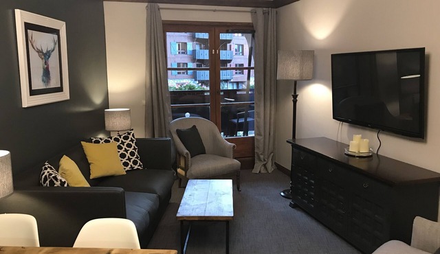 Les Arc 1950 ski-in ski-out Spacious Modern 1 Bed (comfortably sleeps 5)