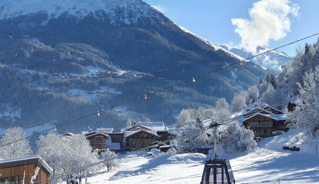 LES ARCS PARADISKI resort apartment in a chalet at the foot of the slopes