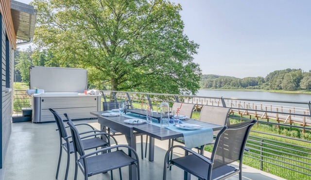 Les Bambous - Vue sur le lac avec jacuzzi