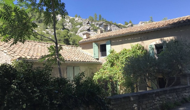 Les Baux de Provence: authentic house with view in Provence (Alpilles)