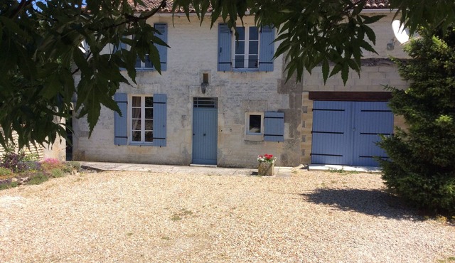 Les Bouleaux, Beautiful Stone Farmhouse with Private Heated Swimming Pool
