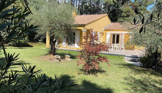 Les Brugiéres 3*, in a peaceful setting on the edge of the woods.
