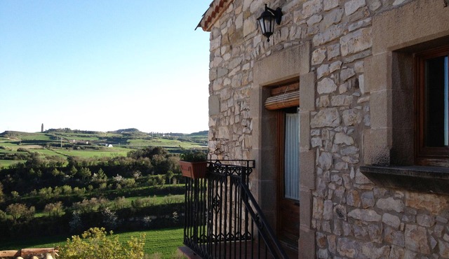 Les Corts de Cal Farrés, rural house 1 h. from BCN: swimming pool, bbq, garden