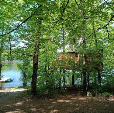 Les cabanes au bord du lac