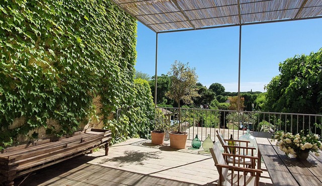 Les Canisses, the house XVIIIème century, pool, garden, heart of Uzès.