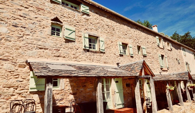 Les Cathares - Rustic and charming gite with panoramic mountain views, immersed in beautiful nature