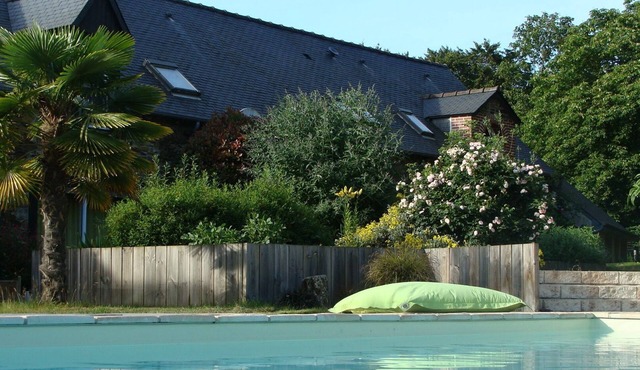 Les Cavaliers, character gîte with swimming pool, 20 minutes from the seaside