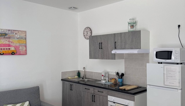 Les Cerisiers Mb5 Functional apartment-Self-contained entrance-Private parking free of charge