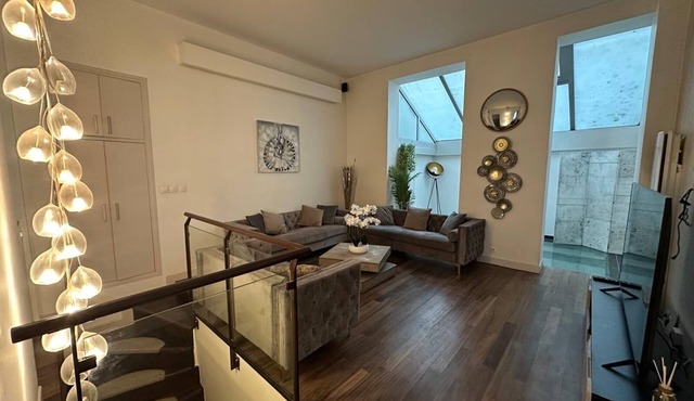 Les Champs Élysées 125 m2 modern and spacious
