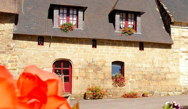 Les CHAUMIERES de KERHOUIDEN Le PUITS 2