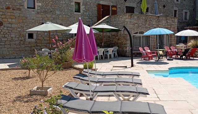 Les Cigales Grospierres, gite Olivier near Vallon Pont d'Arc shared pool