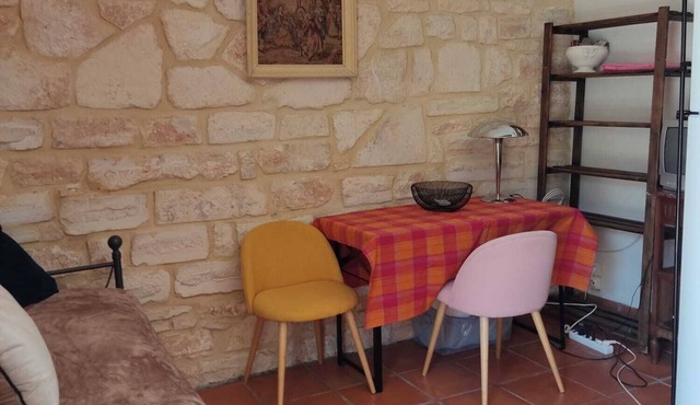 Les Cigales Grospierres, laurel studio near Vallon pont d'Arc shared pool