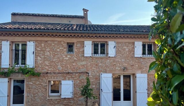 Les Clairians, house in the vineyards, swimming pool
