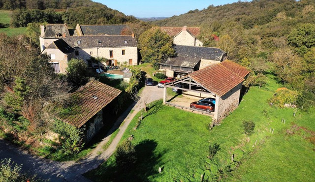 Les combes de Testas 24 people, heated pool, Aveyron Gorges