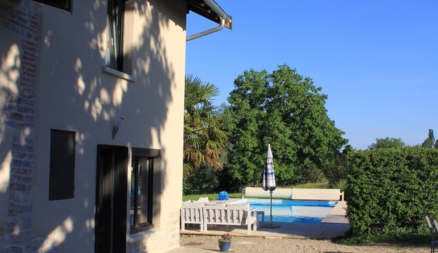 Les Combes, pool and view between Bresse and Dombes
