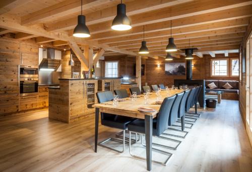 Les Couadzous Samoëns Centre, Sauna, Jacuzzi, 6 chambres, 7 salles de bains, 16 pers 250 m2