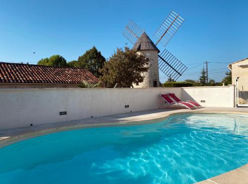 Les Curies - ludogîte, gîte et moulin avec piscine
