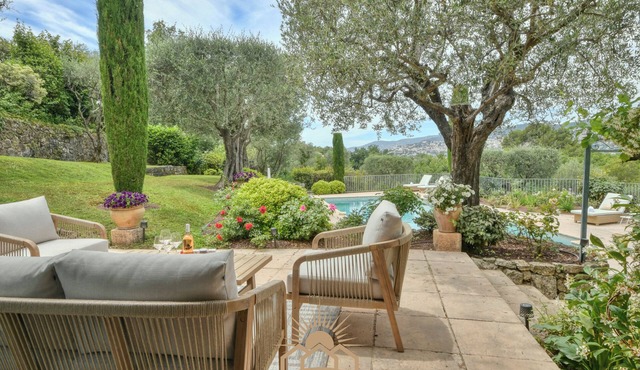 LES CYPRES Villa for10 By Sunset