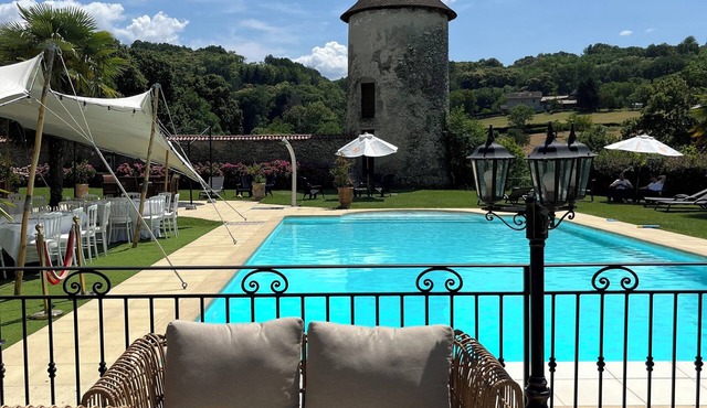 Les Dépendances de Chapeau Cornu