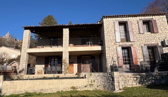 LES DESSUS DU PARADIS Quiet, low-rise villa ideal for families and friends.