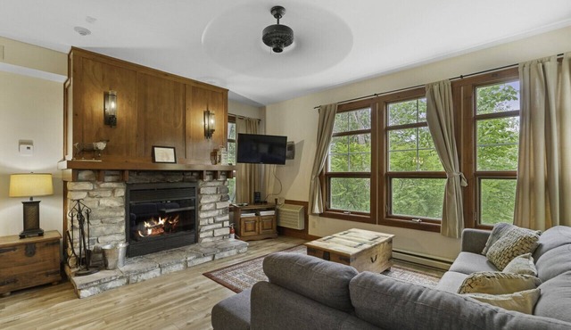 Les Eaux - 2bdrs w/Pool & Hot Tub near Village