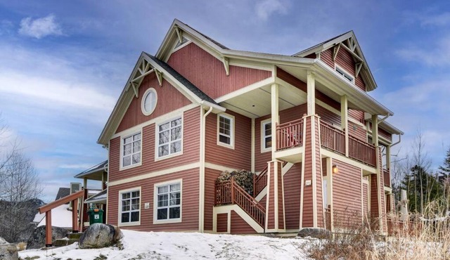 Les Eaux Tremblant Classic Chalet Pool & Jacuzzi
