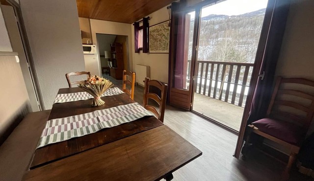 LES Ecrins. Spacieux T2 Proche des Stations de Puy St Vincent et de Pelvoux