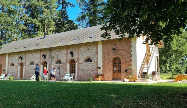 Les Ecuries du Château de Brumare" group gite