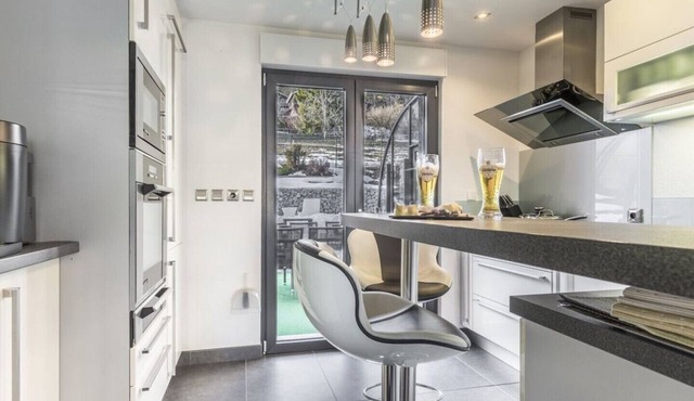 Les Edelweiss Mont-Blanc - Magnificent Chalet facing Mont-Blanc with SPA