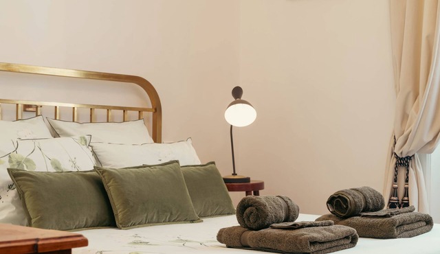 "Les Effrontés" * Louis Blanc, Charming Apartment