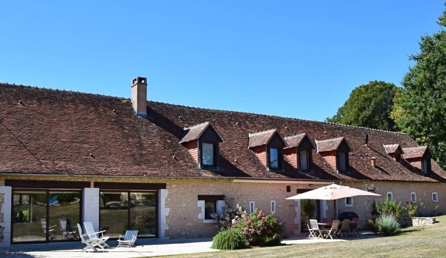 Les Essarts for 10+6 people in 2 houses